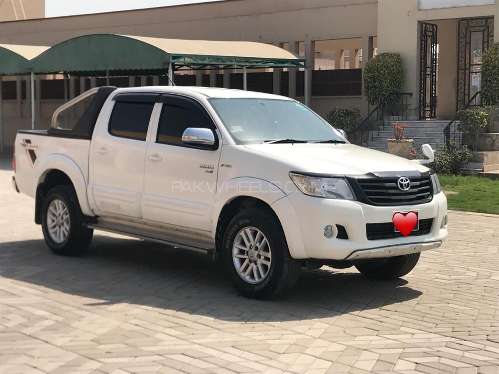 Toyota Hilux 2016 for Sale in Multan Toyota Hilux 2016 for Sale in Multan Image-4