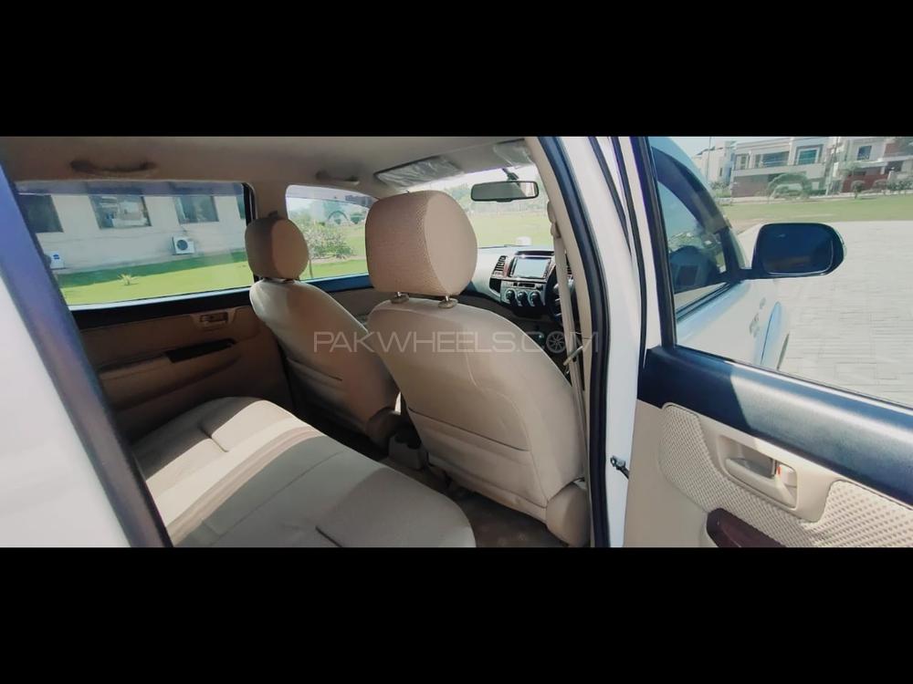 Toyota Hilux 2016 for Sale in Multan Toyota Hilux 2016 for Sale in Multan Image-15