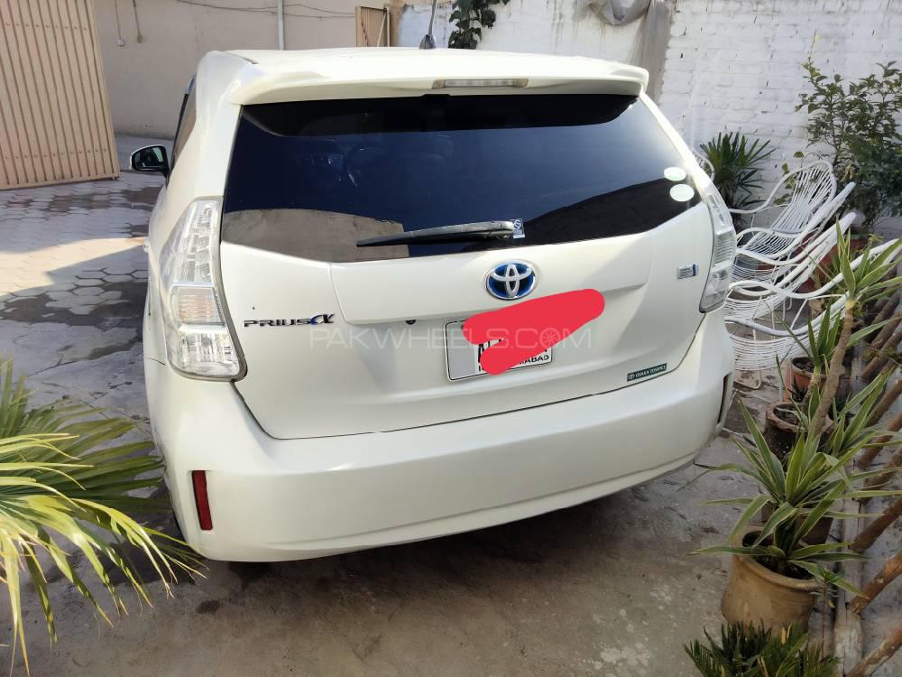 ٹویوٹا پریوس الفا 2014 for Sale in پشاور ٹویوٹا پریوس الفا 2014 for Sale in پشاور Image-2