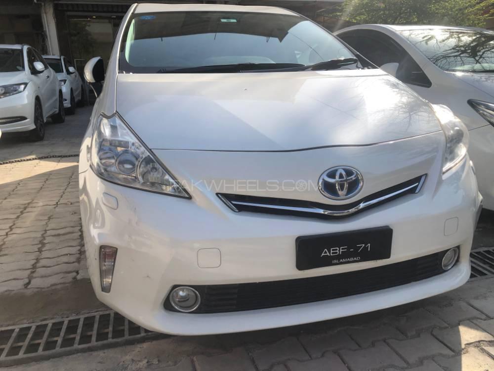 Toyota Prius Alpha 2013 for Sale in Islamabad Image-1