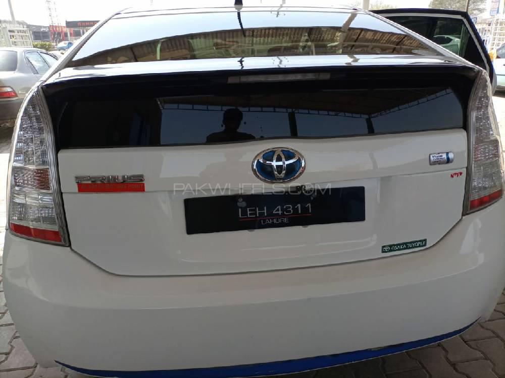 Toyota Prius 2011 for Sale in Peshawar Toyota Prius 2011 for Sale in Peshawar Image-7