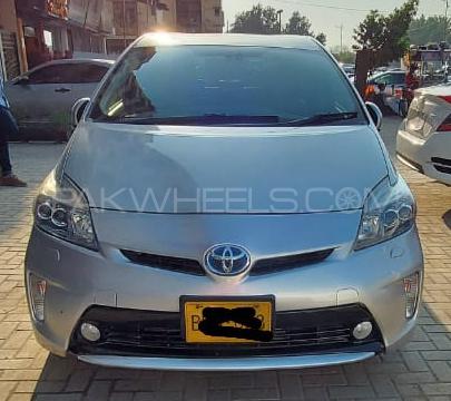 Toyota Prius 2014 for Sale in Karachi Toyota Prius 2014 for Sale in Karachi Image-2