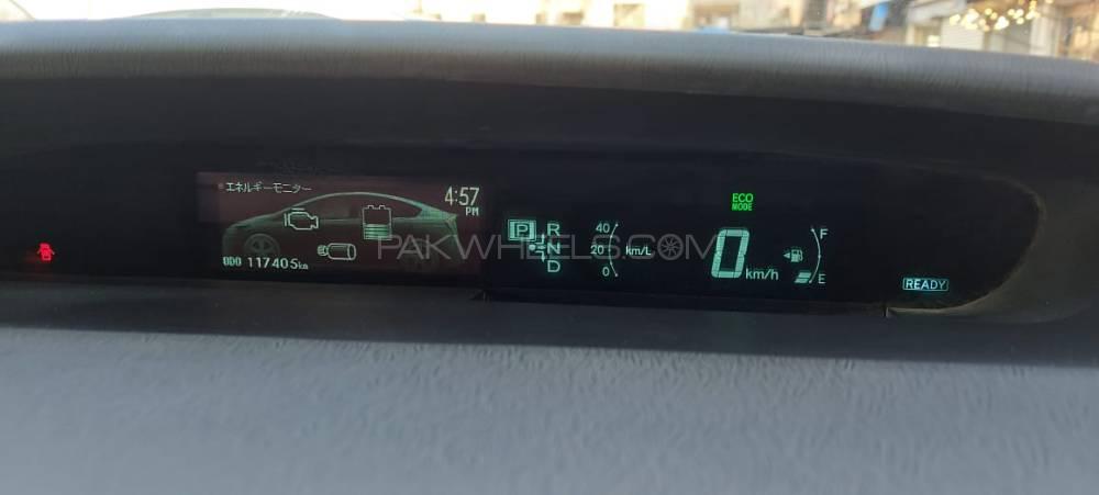 Toyota Prius 2014 for Sale in Karachi Toyota Prius 2014 for Sale in Karachi Image-5