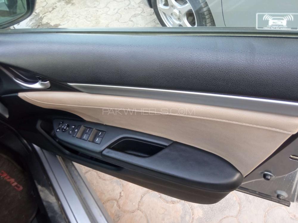 Honda Civic 2018 for Sale in Rawalpindi Honda Civic 2018 for Sale in Rawalpindi Image-9