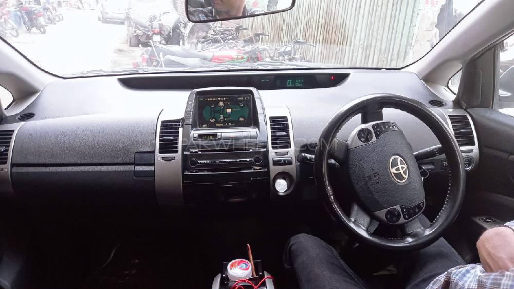 Toyota Prius 2010 for Sale in Lahore Toyota Prius 2010 for Sale in Lahore Image-11