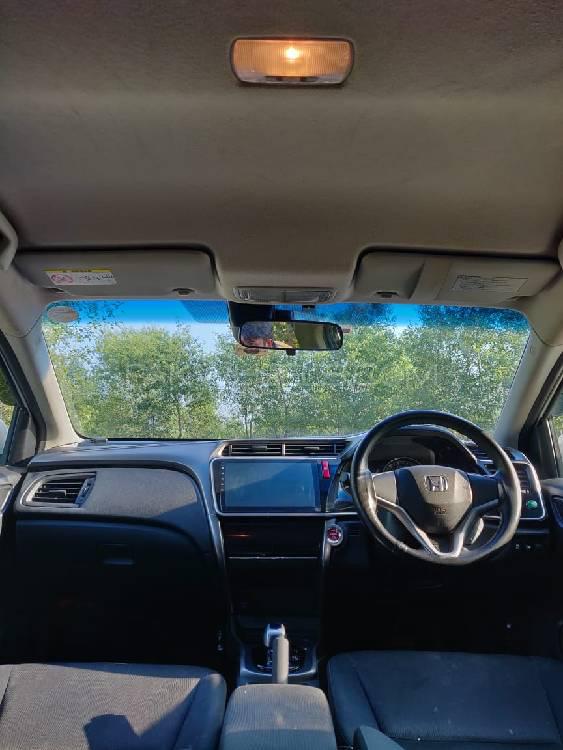 Honda Grace Hybrid 2015 for Sale in Islamabad Honda Grace Hybrid 2015 for Sale in Islamabad Image-9