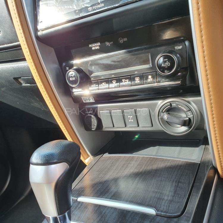 Toyota Fortuner 2017 for Sale in Lahore Toyota Fortuner 2017 for Sale in Lahore Image-4