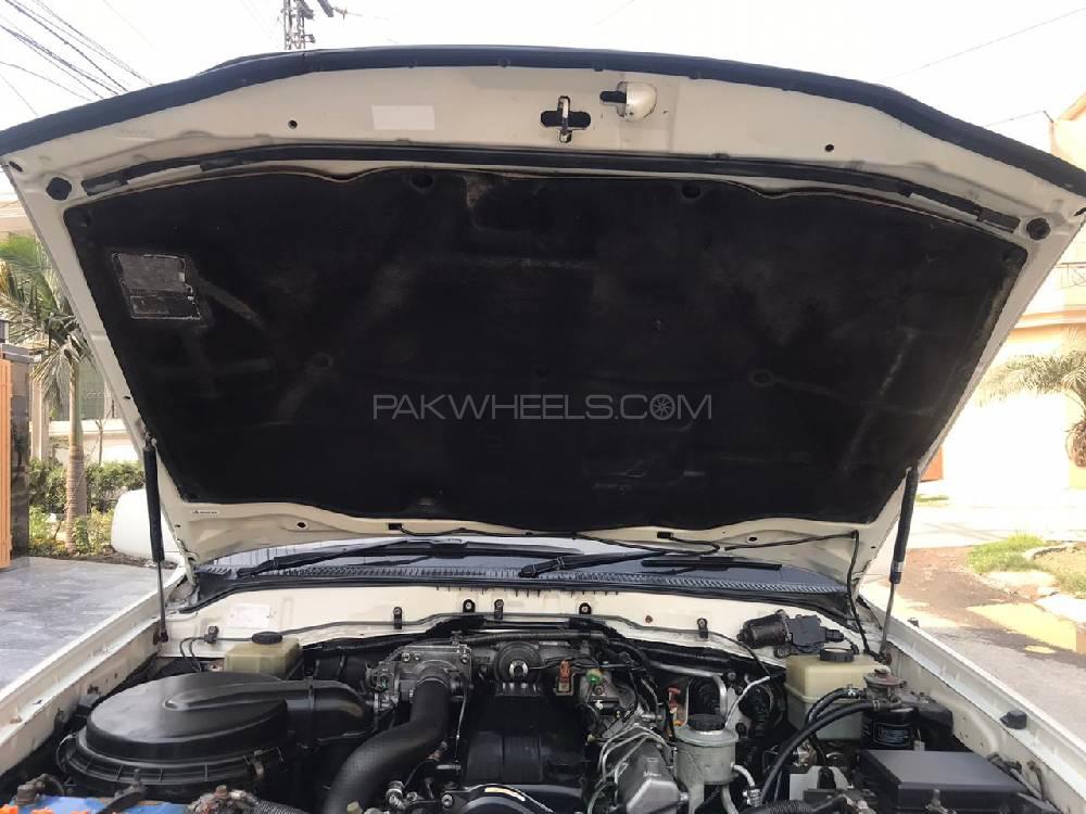 Toyota Land Cruiser 2002 for Sale in Lahore Toyota Land Cruiser 2002 for Sale in Lahore Image-3