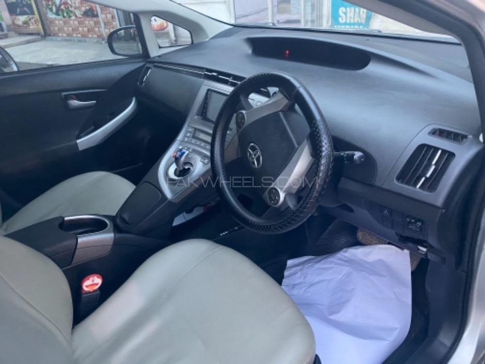 Toyota Prius 2014 for Sale in Peshawar Toyota Prius 2014 for Sale in Peshawar Image-6