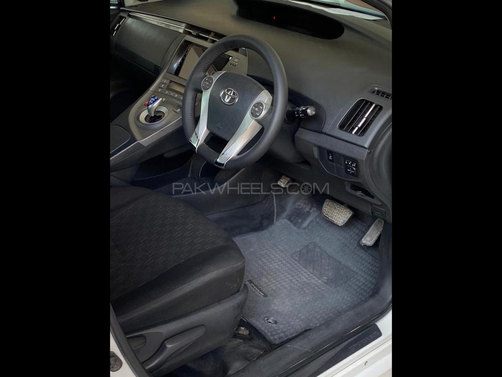 Toyota Prius 2013 for Sale in Peshawar Toyota Prius 2013 for Sale in Peshawar Image-11