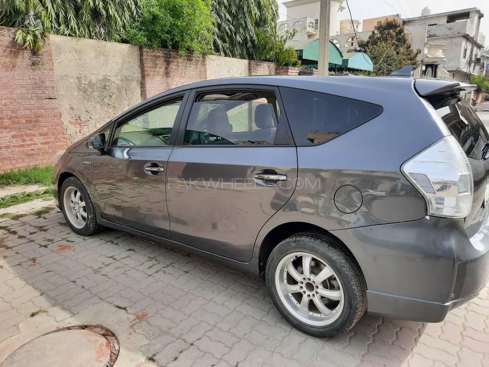 ٹویوٹا پریوس الفا 2012 for Sale in سیالکوٹ ٹویوٹا پریوس الفا 2012 for Sale in سیالکوٹ Image-12