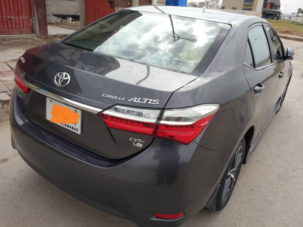 Toyota Corolla 2018 for Sale in Islamabad Image-1