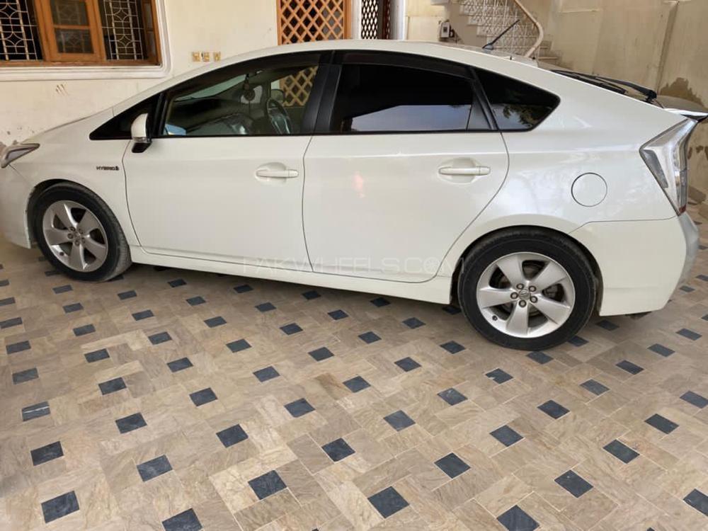 Toyota Prius 2011 for Sale in Karachi Toyota Prius 2011 for Sale in Karachi Image-3