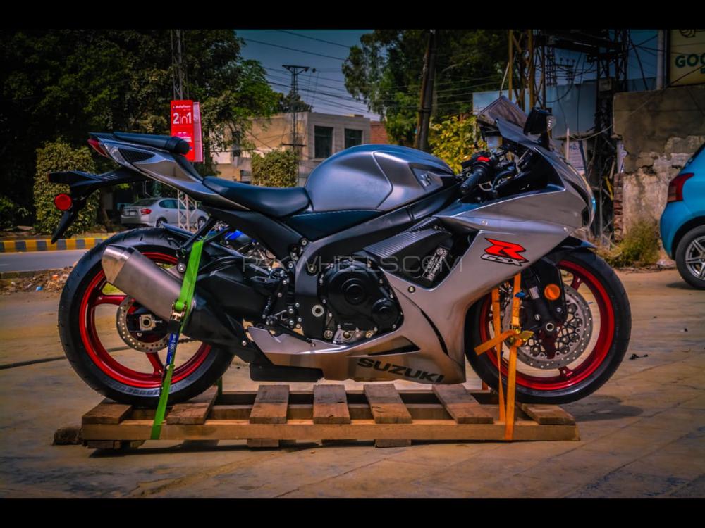 سوزوکی GSX-R600 2018 for Sale سوزوکی GSX-R600 2018 for Sale Image-3