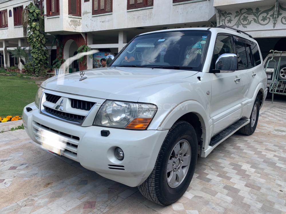 Mitsubishi Pajero GLS 2.8D 2005 for sale in Lahore | PakWheels