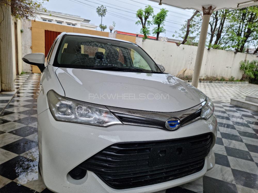Toyota Corolla Axio 2017 for Sale in Mardan Image-1