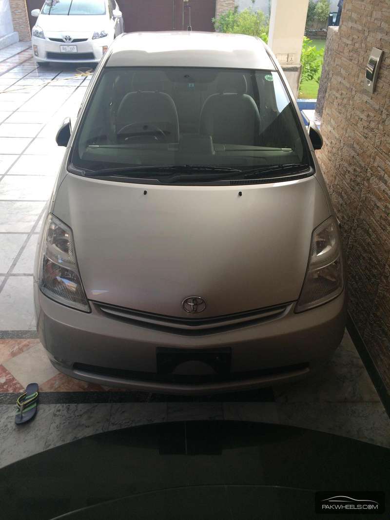Toyota Prius 2010 for Sale in Islamabad Image-1