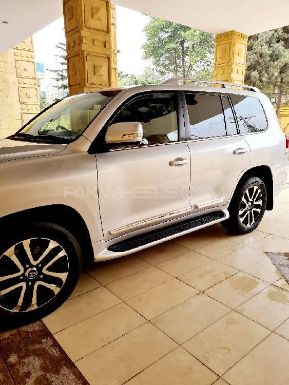 Toyota Land Cruiser 2016 for Sale in Peshawar Image-1