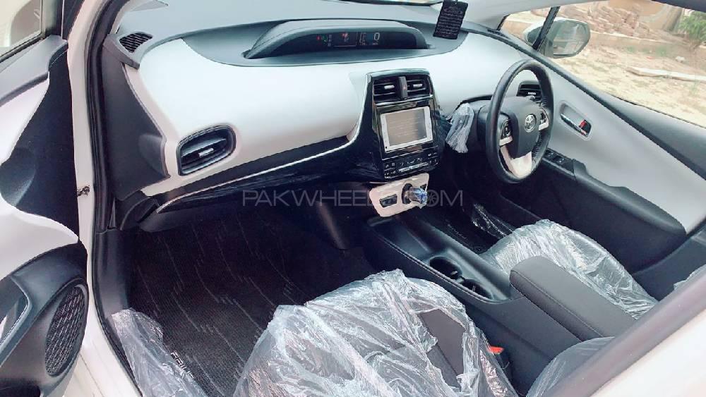 Toyota Prius 2016 for Sale in Lahore Toyota Prius 2016 for Sale in Lahore Image-10