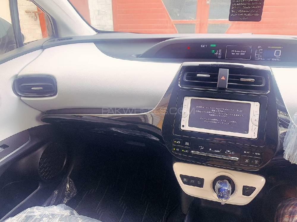 Toyota Prius 2016 for Sale in Lahore Toyota Prius 2016 for Sale in Lahore Image-17