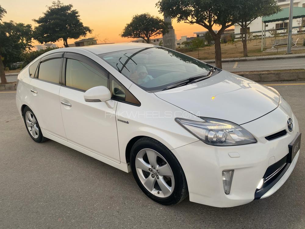 Toyota Prius 2013 for Sale in Islamabad Toyota Prius 2013 for Sale in Islamabad Image-2