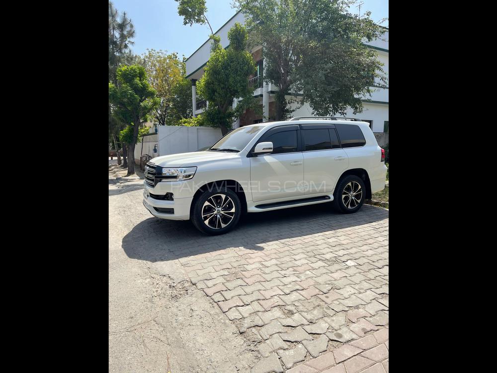 Toyota Land Cruiser 2016 for Sale in Gujranwala Toyota Land Cruiser 2016 for Sale in Gujranwala Image-5