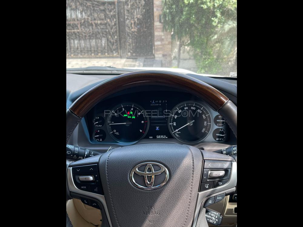 Toyota Land Cruiser 2016 for Sale in Gujranwala Toyota Land Cruiser 2016 for Sale in Gujranwala Image-11