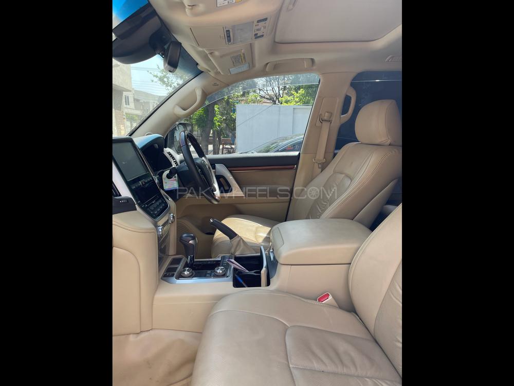 Toyota Land Cruiser 2016 for Sale in Gujranwala Toyota Land Cruiser 2016 for Sale in Gujranwala Image-15