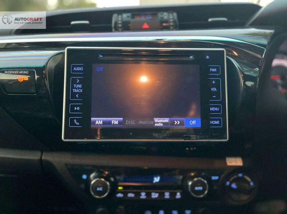 Toyota Hilux 2018 for Sale in Karachi Toyota Hilux 2018 for Sale in Karachi Image-9