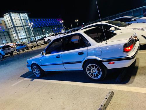 Toyota Corolla - 1990