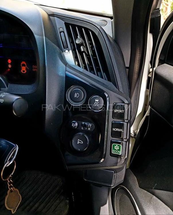 Honda CR-Z 2014 for Sale in Karachi Honda CR-Z 2014 for Sale in Karachi Image-13