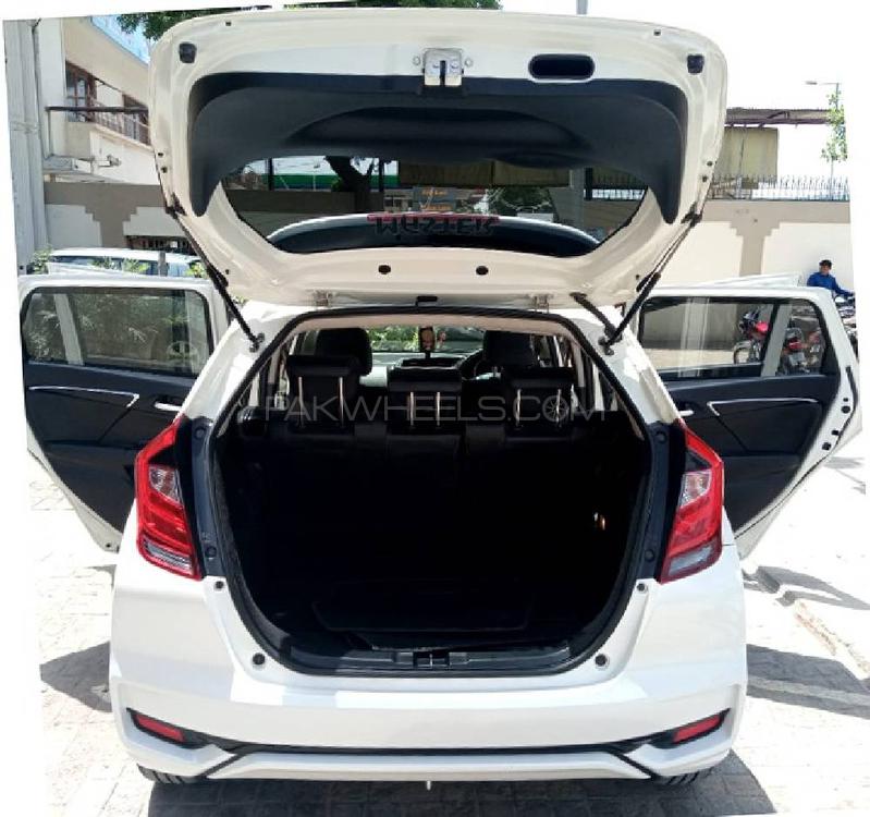 ہونڈا فٹ 2017 for Sale in کراچی ہونڈا فٹ 2017 for Sale in کراچی Image-9