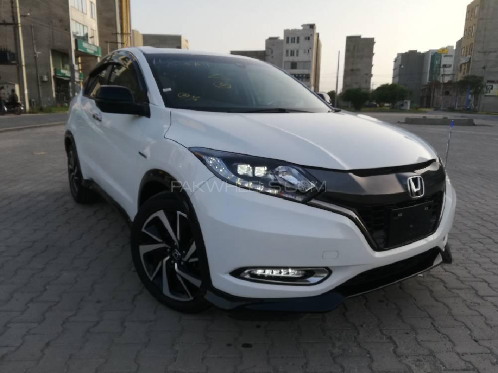 Honda Vezel Hybrid Rs Honda Sensing 16 For Sale In Lahore Pakwheels