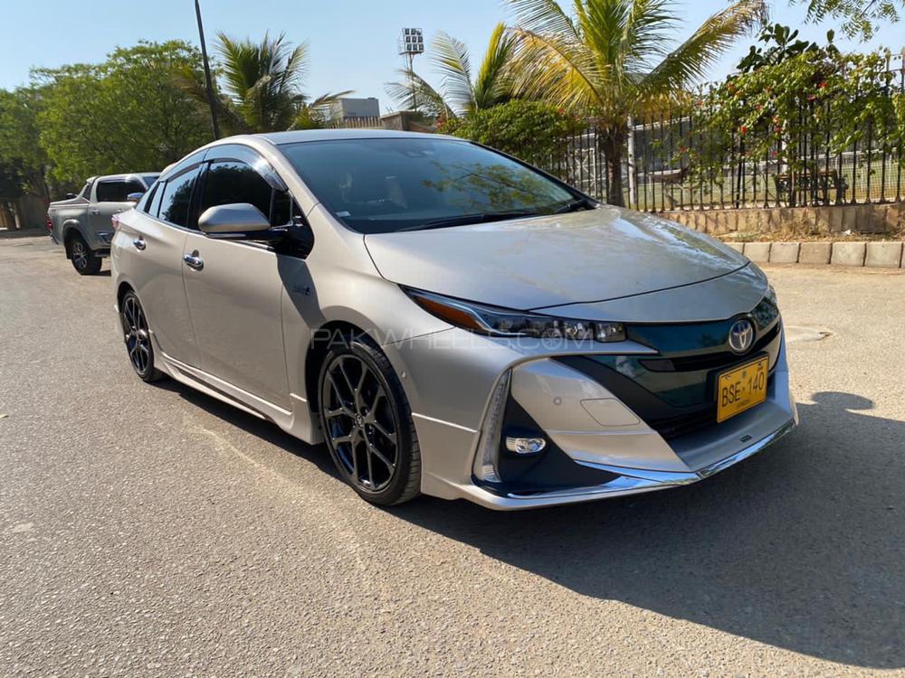 Toyota Prius 2017 for Sale in Karachi Toyota Prius 2017 for Sale in Karachi Image-2
