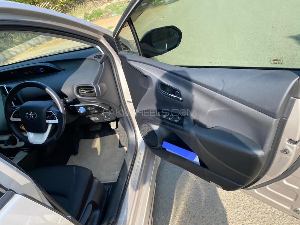 Toyota Prius 2017 for Sale in Karachi Toyota Prius 2017 for Sale in Karachi Image-9