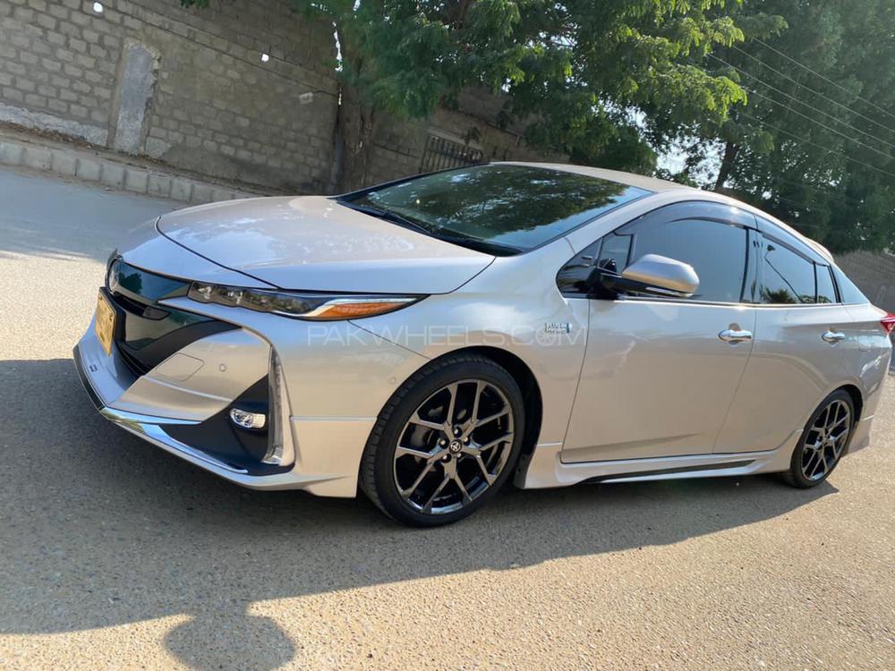 Toyota Prius 2017 for Sale in Karachi Toyota Prius 2017 for Sale in Karachi Image-18