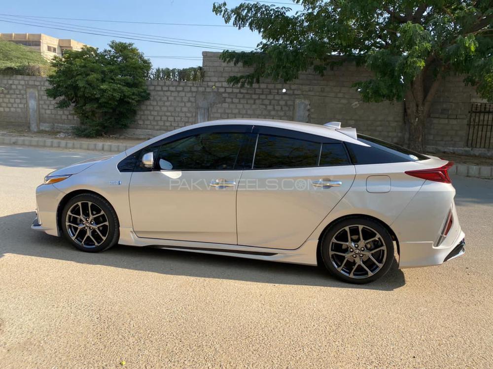 Toyota Prius 2017 for Sale in Karachi Toyota Prius 2017 for Sale in Karachi Image-19