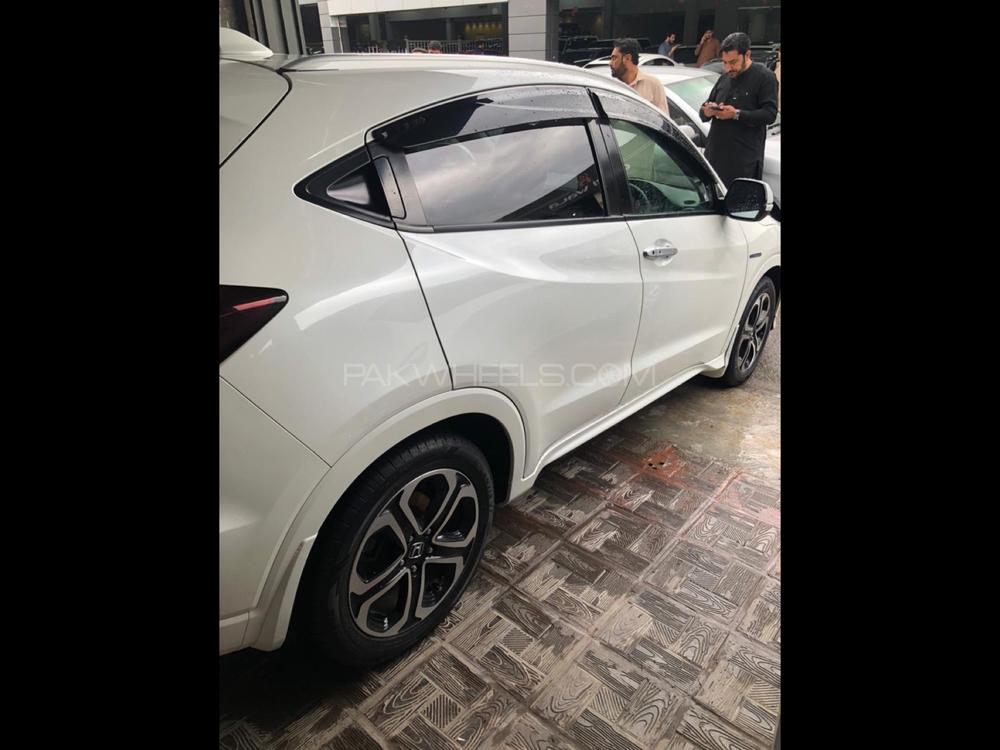 Honda Vezel 2015 for Sale in Peshawar Image-1