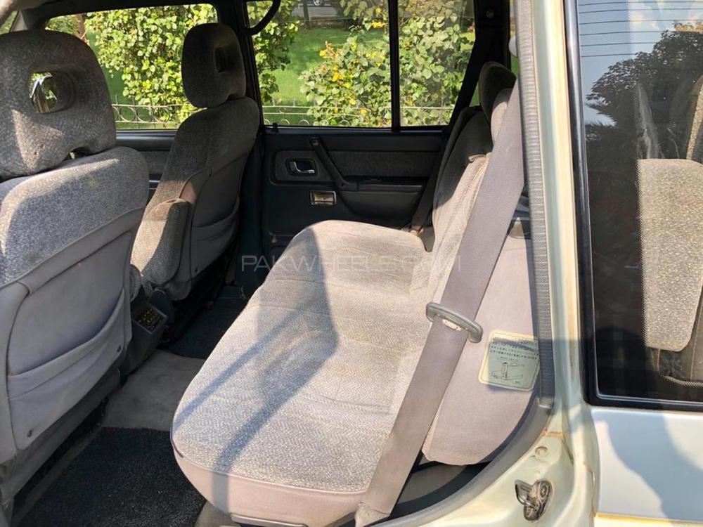 Mitsubishi Pajero 1993 for Sale in Lahore Mitsubishi Pajero 1993 for Sale in Lahore Image-10