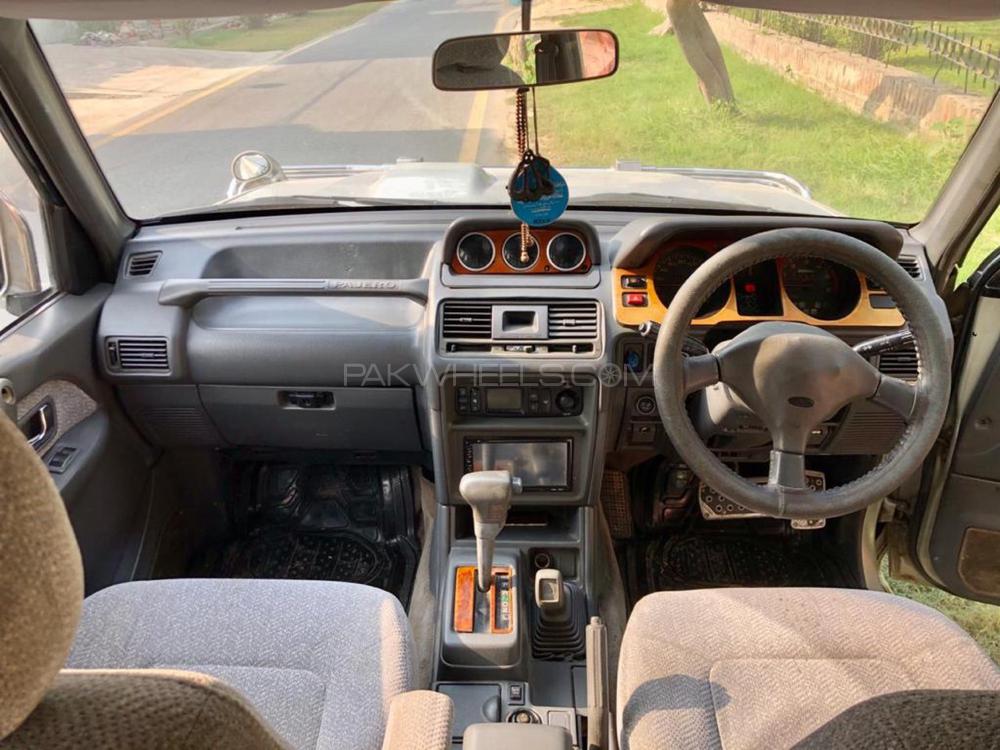 Mitsubishi Pajero 1993 for Sale in Lahore Mitsubishi Pajero 1993 for Sale in Lahore Image-12