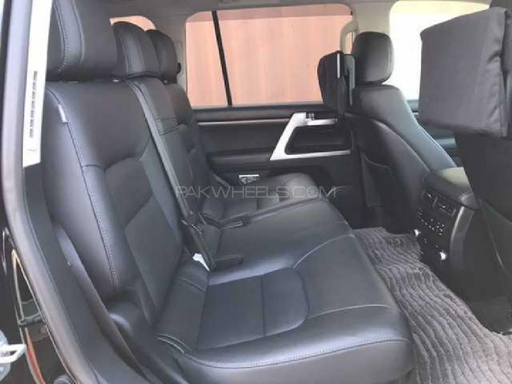 Toyota Land Cruiser 2016 for Sale in Karachi Toyota Land Cruiser 2016 for Sale in Karachi Image-2