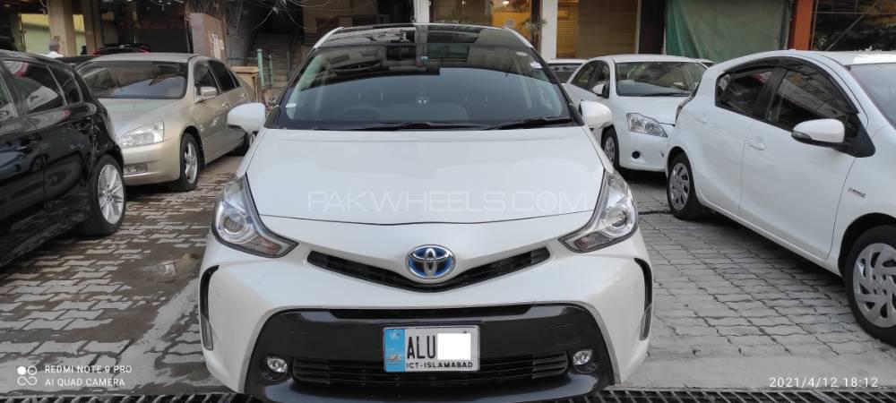 Toyota Prius Alpha 2015 for Sale in Islamabad Image-1