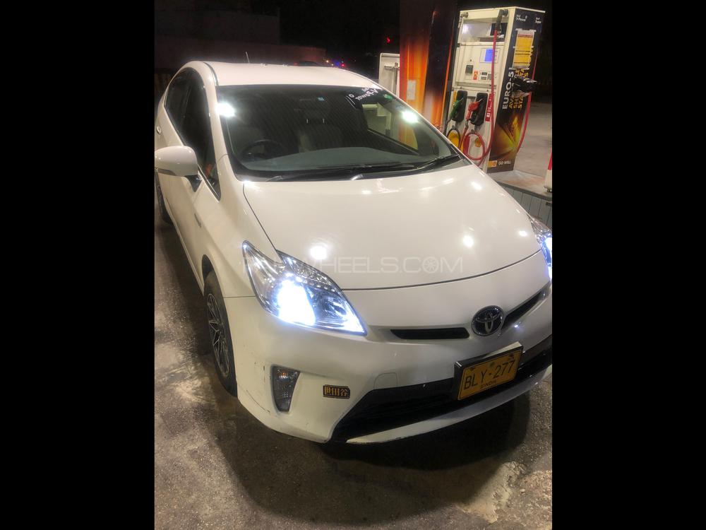 Toyota Prius 2015 for Sale in Karachi Image-1