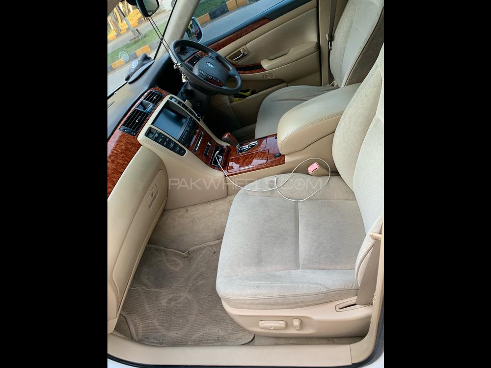 Toyota Crown 2004 for Sale in Islamabad Toyota Crown 2004 for Sale in Islamabad Image-3