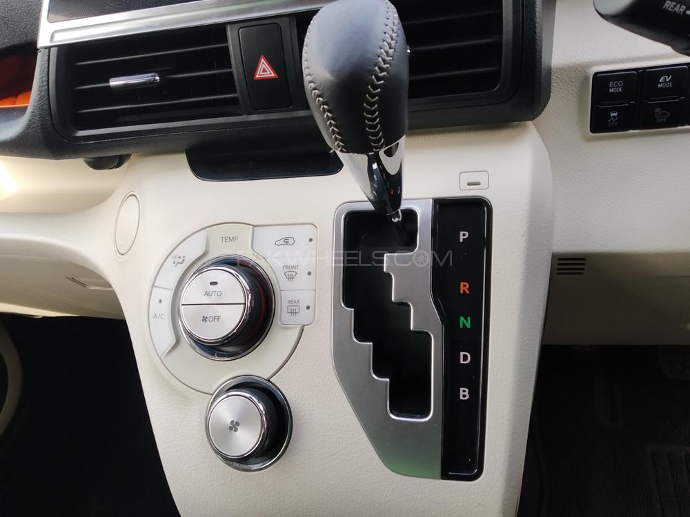 Toyota Sienta 2016 for Sale in Lahore Toyota Sienta 2016 for Sale in Lahore Image-4