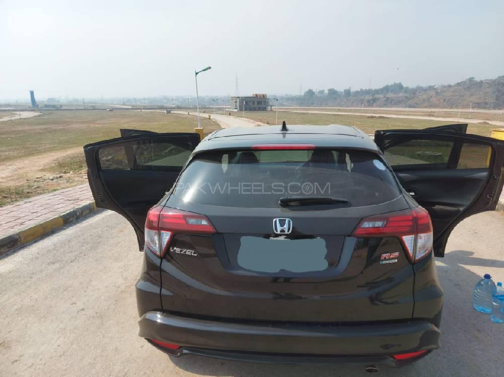 Honda Vezel 2016 for Sale in Islamabad Image-1