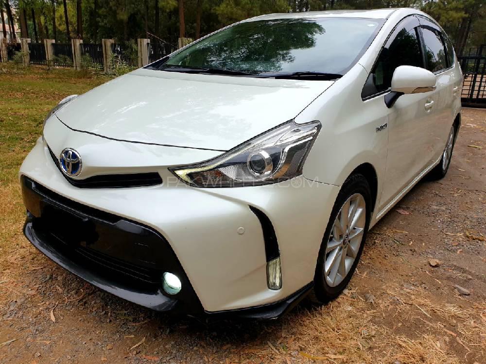 Toyota prius alpha gs