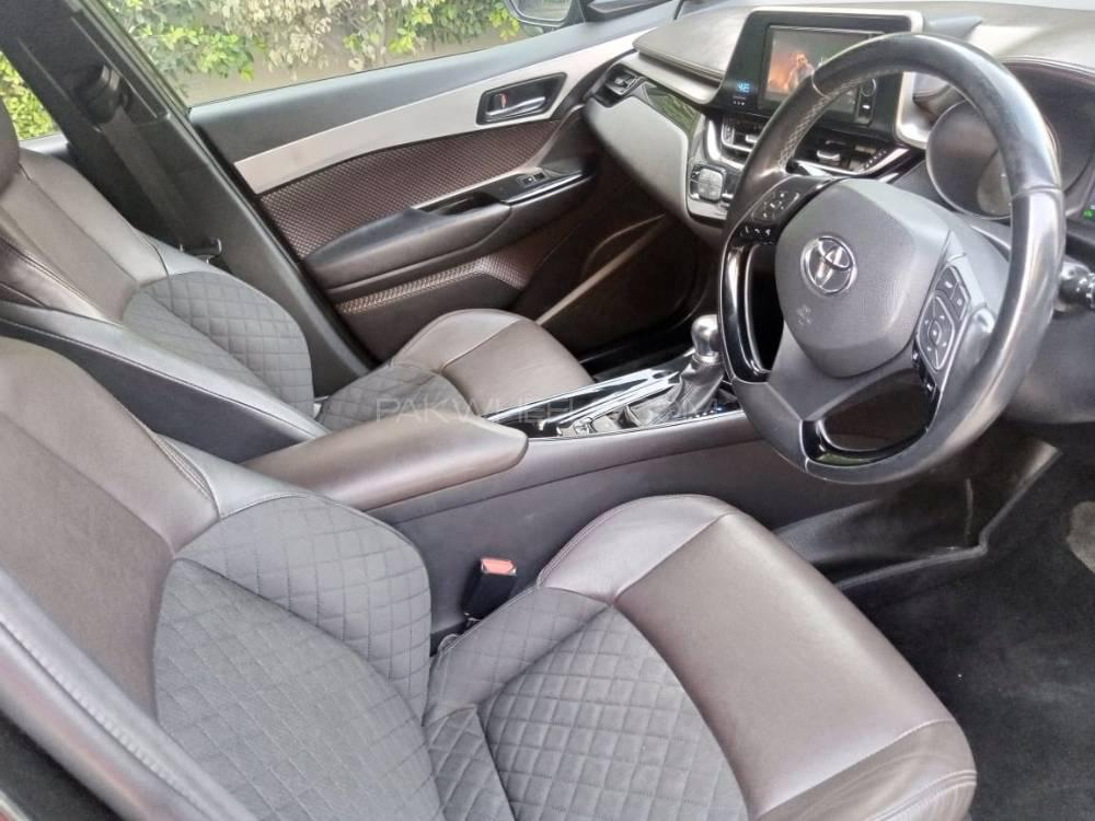 Toyota C-HR 2017 for Sale in Lahore Toyota C-HR 2017 for Sale in Lahore Image-9