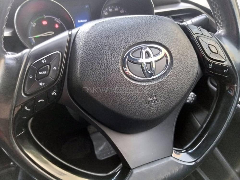 Toyota C-HR 2017 for Sale in Lahore Toyota C-HR 2017 for Sale in Lahore Image-10