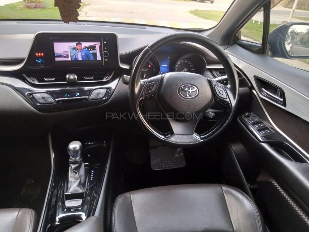 Toyota C-HR 2017 for Sale in Lahore Toyota C-HR 2017 for Sale in Lahore Image-11